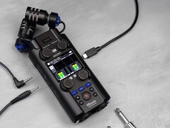 Zoom presenterar H5studio Handy Recorder med stora mikrofoner som gör det möjligt att spela in högkvalitativa ljudinspelningar på inspelningsplatsen. (Bildkälla: Zoom)