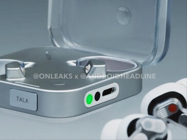 Sidovy av det vita Nothing Ear (3) i silverfodralet som visar USB-porten. (Bildkälla: Android Headlines)