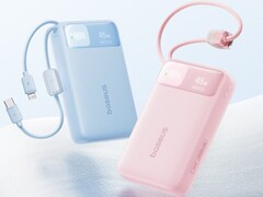 Powerbanken Baseus EnerFill FC11 i blått och rosa.