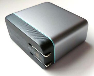 Vy över vänster, nedre och bakre sida.