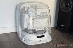 Robotdammsugaren väntar i sin station.