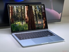 Apples M4 MacBook Air (bilden) har sänkts till sitt lägsta pris någonsin på Amazon. (Bildkälla: egen)