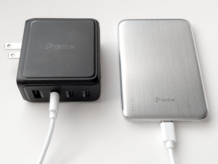 BMX GaNSTA 140W USB-laddare med BMX SolidSafe Air powerbank.