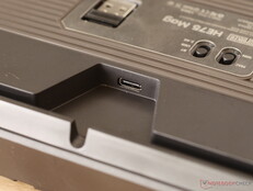 Kabelkanal, OS- och anslutningsväxlar och lagring av donglar. 