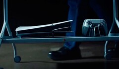 Piedestalen rymmer inte bara en TV, utan även en Sony PS5.