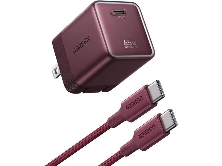 Den nya Ugreen Nexode Air 65W-laddaren i vinrött.