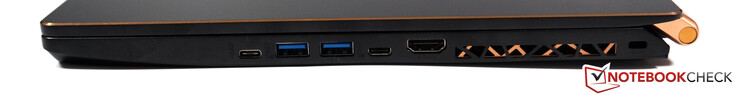 Höger: USB-C 3.2 Gen1, 2x USB-A 3.2 Gen2, Thunderbolt 3, HDMI 2.0, Kensington-lås