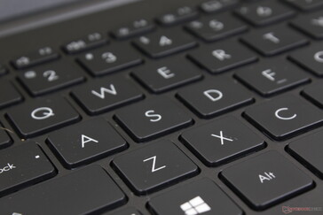 Asus har inte förbättrat tangentbordet på sin VivoBook-serie på flera år. Tangenternas rörlighet är grunt med 1,4 mm