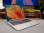 Den specialbyggda "iPadBook" med en M4 iPad Pro ansluten till en MacBook Air-bas, som kör macOS via Sidecar. (Bildkälla: 舒灿ShuCanTech via YouTube)