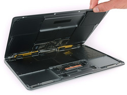 MacBook 12 är fläktlös, vilket gör den helt tyst. (Foto: iFixit)