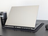 Blitz Ultra 2 14 är mer uppgraderingsbar och reparerbar än populära modeller från Dell eller HP, men på bekostnad av storlek och vikt (Bildkälla: Notebookcheck)