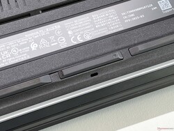 Skjutreglage för att låsa upp bottenplattan