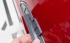 Montering av Teslas dörrhandtag