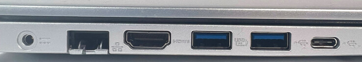 Vänster: strömport, 1x Gigabit LAN, 2 x USB 3.1 Gen1 Type-A, 1x USB 3.1 Gen1 Type-C