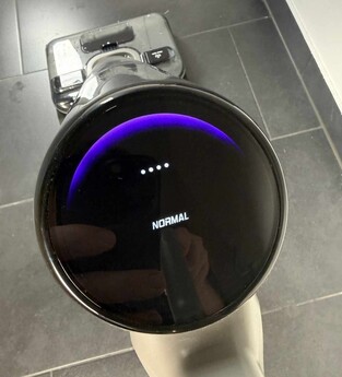 Display med lägesindikator och batteriindikator med fyra punkter