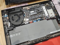 Lenovo ThinkPad T14s 2-i-1 Gen 1 (bildkälla: Benjamin Herzig/Notebookcheck.com)