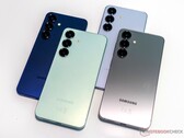 Efterföljaren till Galaxy S25 (bilden) sägs erbjuda ett större batteri på 4 300 mAh, men det är blygsamt jämfört med Xiaomi 16 och andra. (Bildkälla: Notebookcheck)