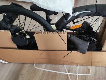 Cykeln levereras delvis monterad