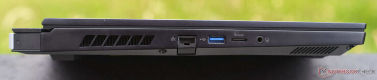 Vänster: Gigabit RJ45, USB-A 3.1, microSD-kortläsare, ljuduttag