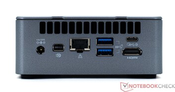 Baksida: strömanslutning, mini-displayport, RJ45, 2x USB 3.2 Gen 2, USB4, HDMI