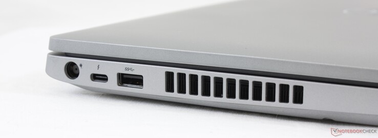 Vänster: AC-adapter, USB-C med Thunderbolt 3, USB-A 3.2 Gen. 1, Smartcard-läsare (tillval)