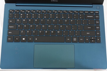 Identiska tangenter som på InBook X1 Pro, men med vissa sekundära funktioner och Caps Lock-dioden utbytt