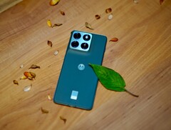 Edge 70 gör saker på ett helt annat sätt än sin föregångare och lägger mindre vikt vid kamerasystemets flexibilitet. (Bildkälla: Notebookcheck)