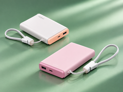 Oppo 33 W Pocket Charge finns i färgvarianterna ljusrosa och khaki.
