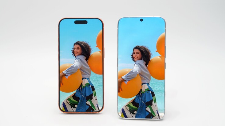 Tecno Randlos-Phone jämfört med en vanlig smartphone, uppenbarligen en iPhone 17 Pro.