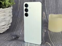 Notebookcheck har testat Samsung Galaxy S25 (Bildkälla: Marcus Herbrich)