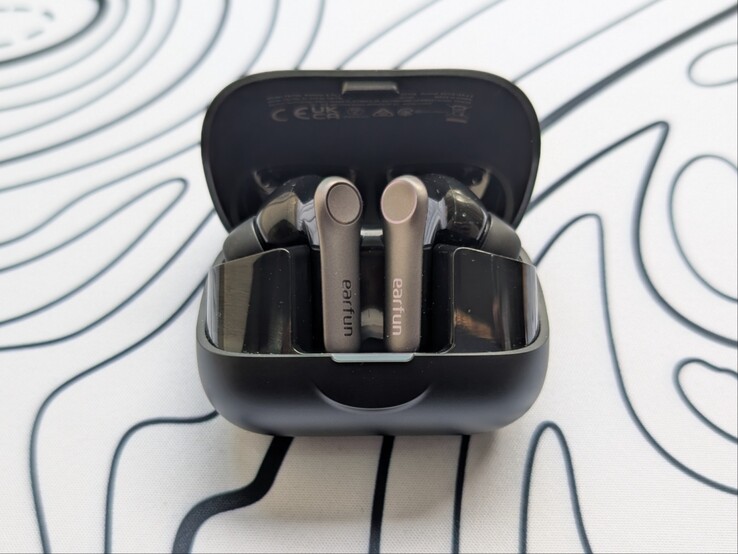 Air Pro 4+ i det kompakta laddningsfodralet