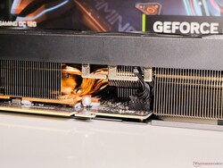 RTX 4070 Super Gaming OC har åtta värmepipor i koppar