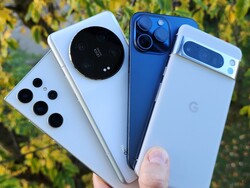 Samsung Galaxy S23 Ultra, Xiaomi 13 Ultra, Apple iPhone 15 Pro Max och Google Pixel 8 Pro under granskning. Testenheter tillhandahållna av Google Tyskland och Trading Shezhen.