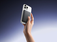 PicoGo AM52 har stöd för Qi 2.2 trådlös laddning och 45 W trådbunden laddning. På bilden: en kampanjbild av powerbanken. (Bildkälla: Baseus)