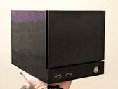Terk Box, som är tillverkad med en 3D-skrivare, ser nästan identisk ut som Steam Machine.
