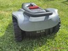 Baksidan av den kompakta robotgräsklipparen