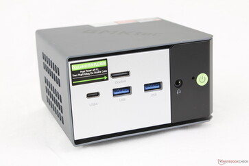 Framsida: USB-C 4.0 med DisplayPort 1.4 + Power Delivery 3.0, 2x USB-A 3.2 Gen. 2 (10 Gbps), OcuLink (PCIe4 x4), 3,5 mm headset, strömknapp