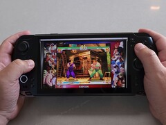 GPD Win 5 handdator med Street Fighter III: 3rd Strike från Capcom Anniversary Collection. (Bildkälla: The Phawx via YouTube)