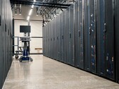 Gången mellan serverrack i ett datacenter