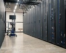 Gången mellan serverrack i ett datacenter