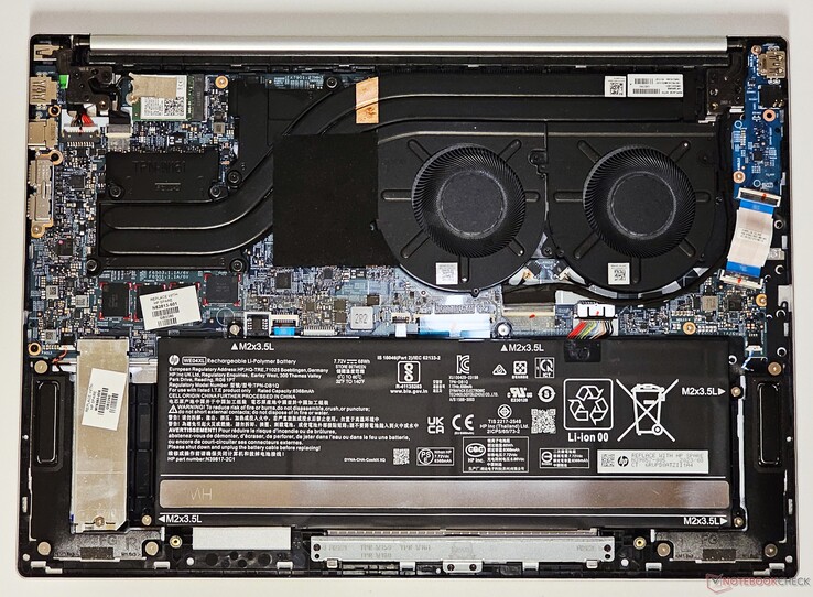 HP Pavilion Plus 16: Internt