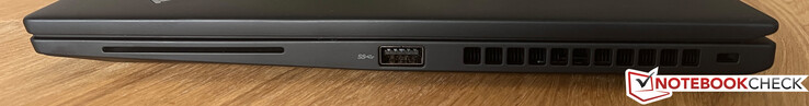 Höger: Smartkortläsare, USB-A 3.2 Gen.1, Kensington Nano säkerhetslucka