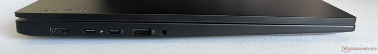 Vänster sida: HDMI 2.1, USB-C 3.2 Gen.2 (20 Gbit/s, DisplayPort 1.4, Power Delivery 3.1), USB-C 4.0 med Thunderbolt 4 (40 Gbit/s, DisplayPort 2.1a, Power Delivery 3.1), USB-A 3.2 Gen.1 (5 Gbit/s, strömförsörjning), 3,5 mm stereo