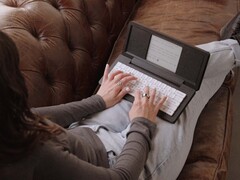 Zerowriter Fold är en digital skrivmaskin med e-bläckdisplay