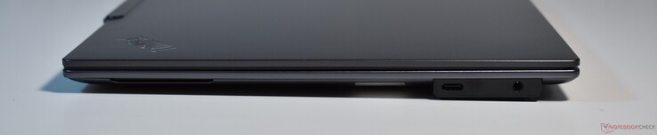höger: 3,5 mm ljud, Thunderbolt 4