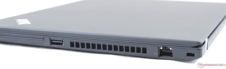 Höger: Smart Card-läsare (Tillval), USB 3.1 Typ A, RJ-45 gigabit Ethernet, Kensington-lås