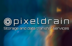 Webbplatsens logotyp omgiven av en konstnärs intryck av rymden (Bildkälla: PixelDrain - bearbetad)