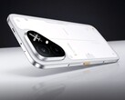Pova 8 Pro i färgvarianten arc white