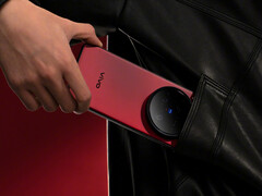 Vivo X200 Ultras bakpanel domineras av dess tredubbla kamerahus. (Bildkälla: Vivo)