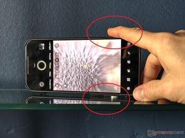 Speciellt utan fodral utlöses dessa ofta oavsiktligt genom att de placeras på en hylla.